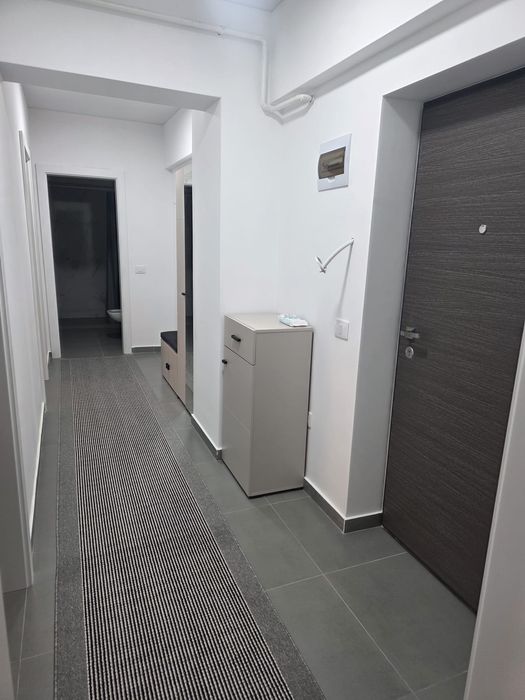 Închiriez apartament