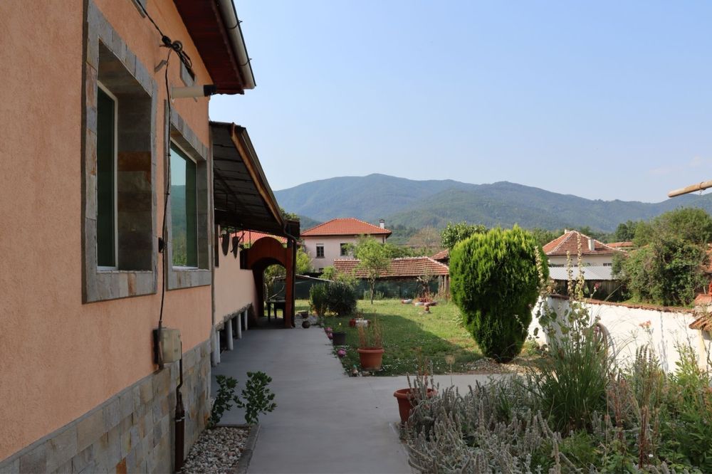 Продава се Къща в с. Разлив, Област София-област - 200 кв.м за 800 €/кв.м - Снимка #2