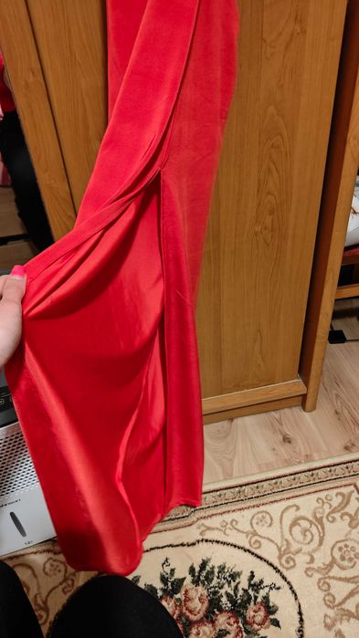 Чисто нова дълга червена рокля