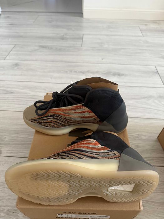 Yeezy Quantum Sneakers