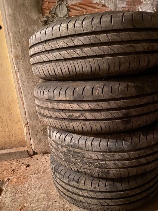 Продавам комплект Goodyear EfficientGrip  COMPACT 2 175/65R14 със стоманени джанти.