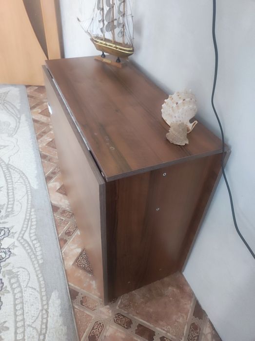 Продам стол книжку