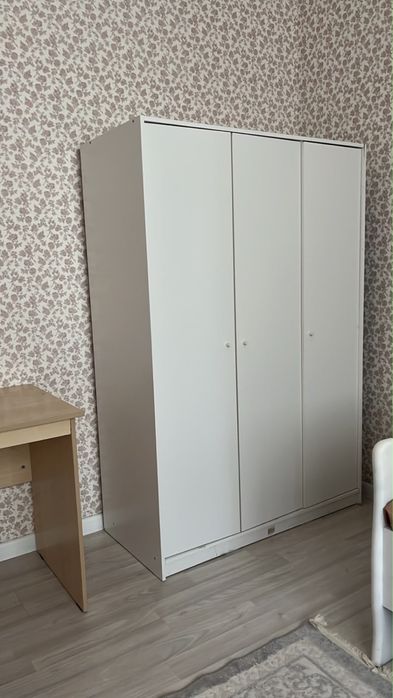 продаются детская кровать и шкаф