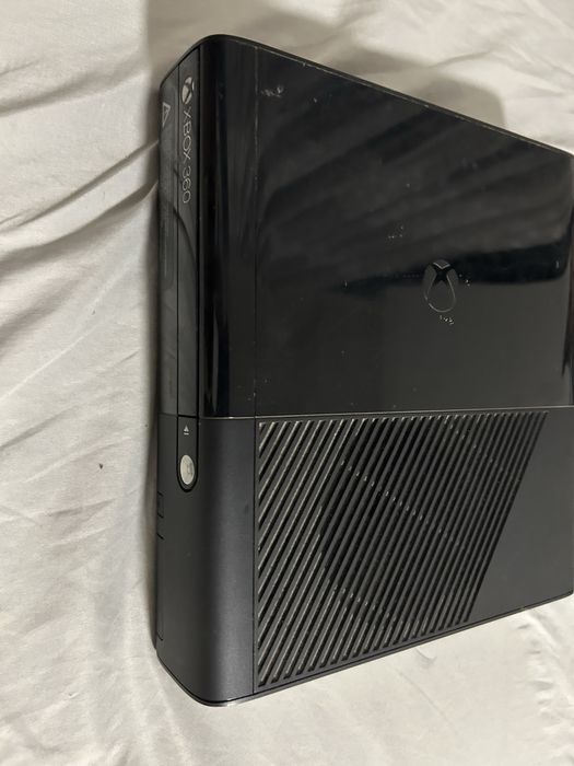 vand xbox 360 cu 3 jocuri incluse in pret