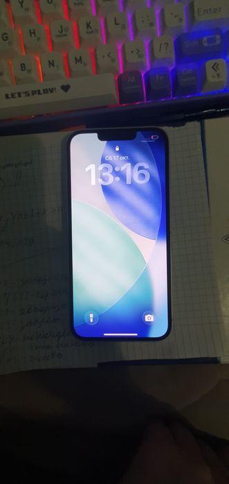 Iphone 13 белый.