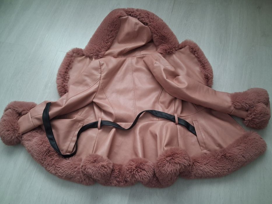 Vand Haina Piele cu Blana foarte fina marime S Dama