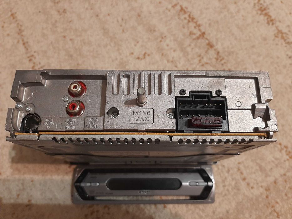 CD player radio auto Sony CDX-S22 4x45W cu cabluri ISO