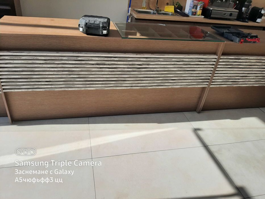 Продавам рафтове