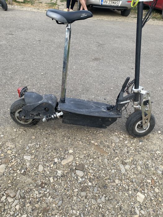 Trotineta electrica cu transmitie pe lant
