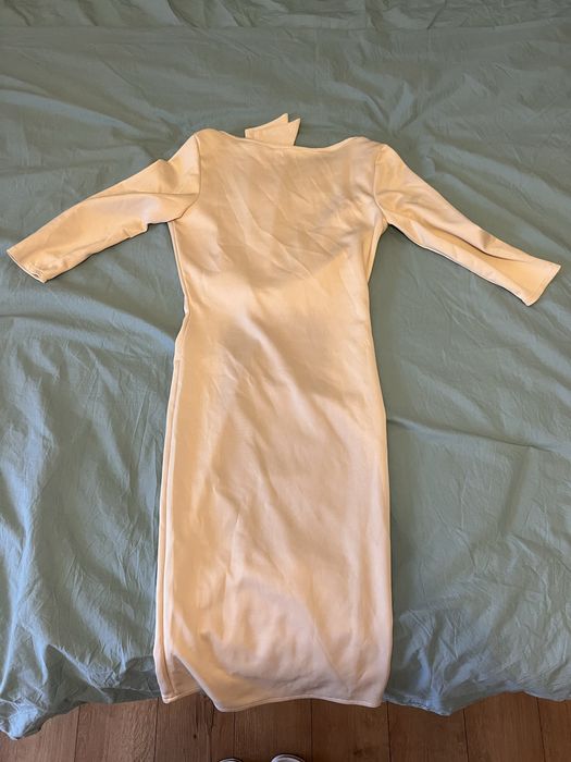 Rochie spate gol si funda M