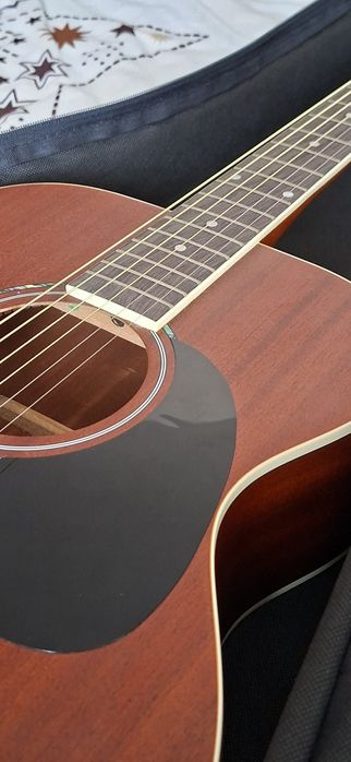 Vând chitară acustică Harley Benton