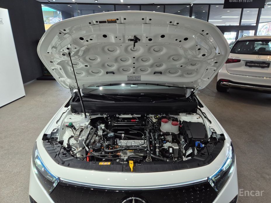 Mercedes-Benz EQB 300
