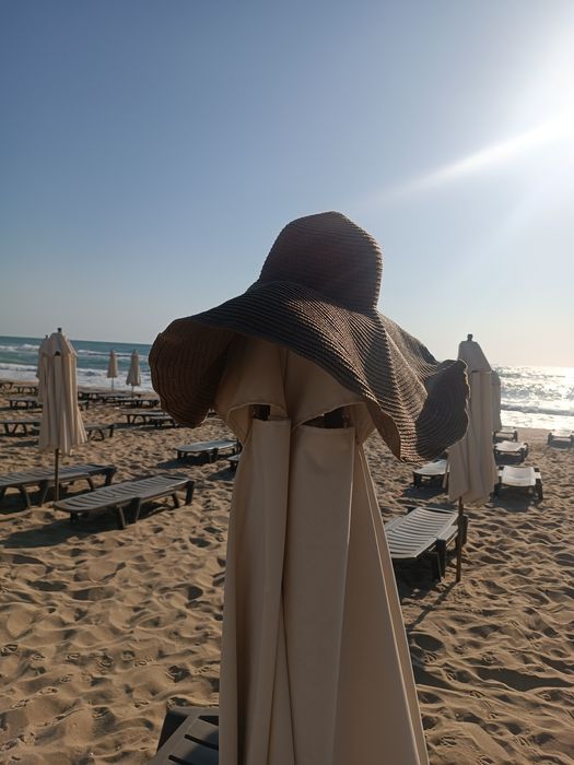 Лятна голяма шапка с периферия.