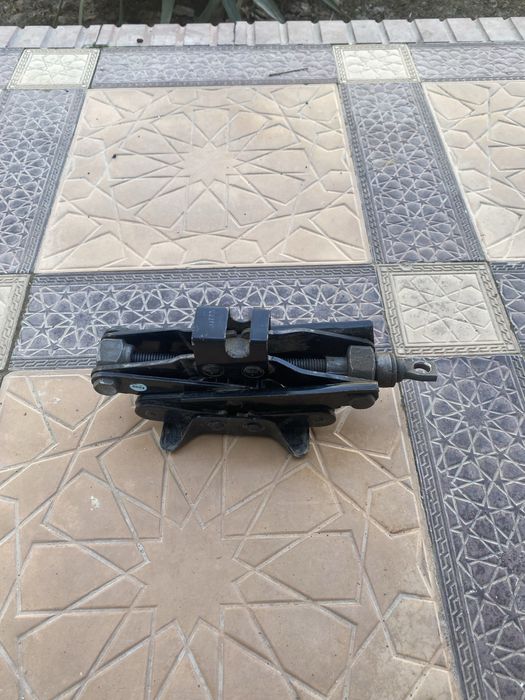 Домкрат маленький,  в комплект сумка