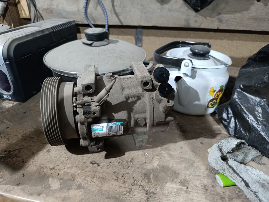 Продам компрессор кондиционера Reno Nisan