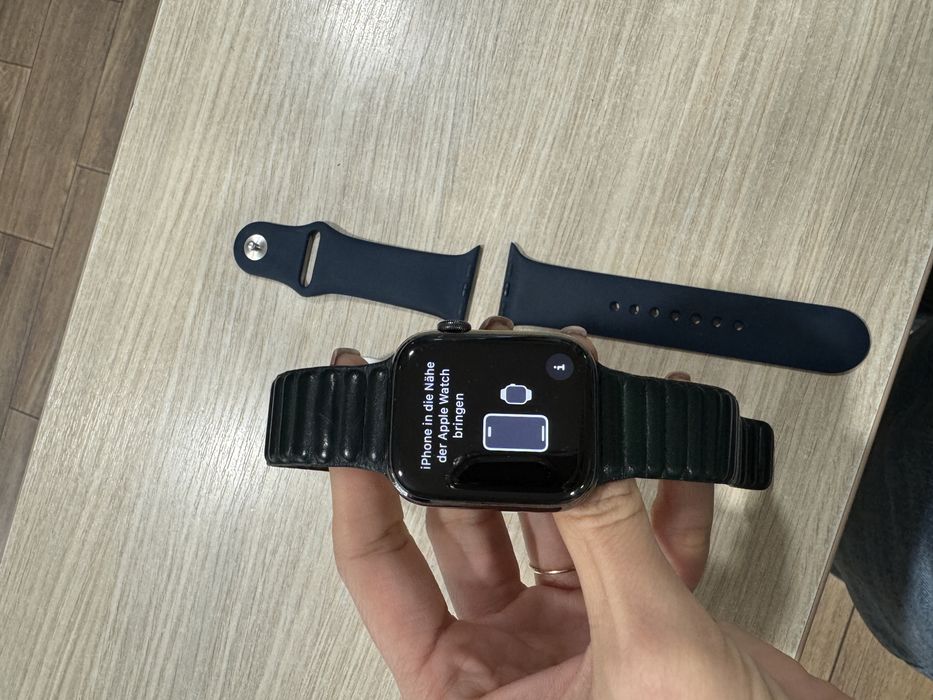 APPLE Watch Series 7, GPS + Cellular, 45mm Midnight Aluminium Case!