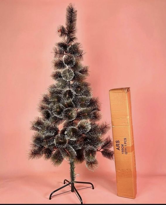 Новогодняя ёлка со снегом