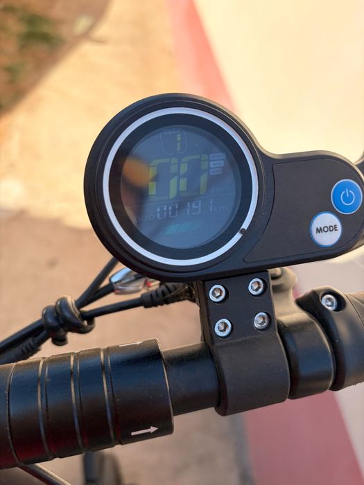 Trotinetă electrică Motus 10 Pro – aproape nouă, doar 200 km parcurși