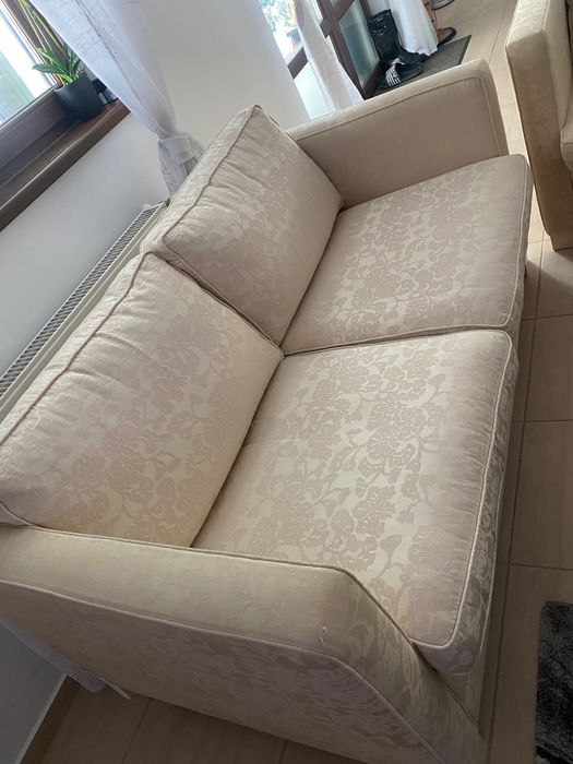 Canapele de vânzare