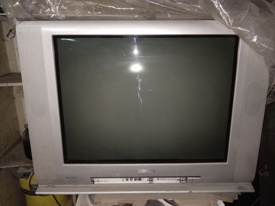 Продам телевизор, большой экран хорошо показывает