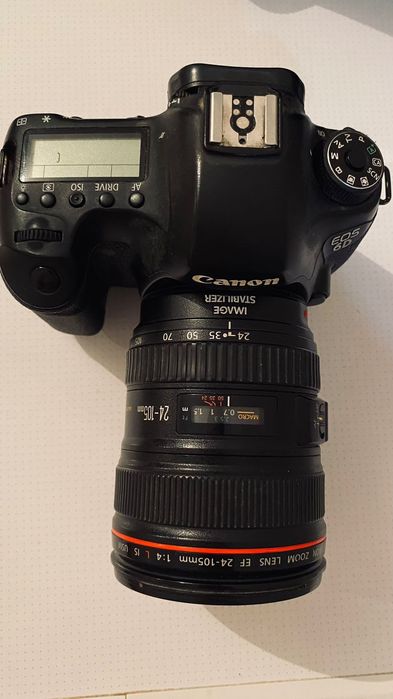 Фотокамера барлық жабдықтарымен