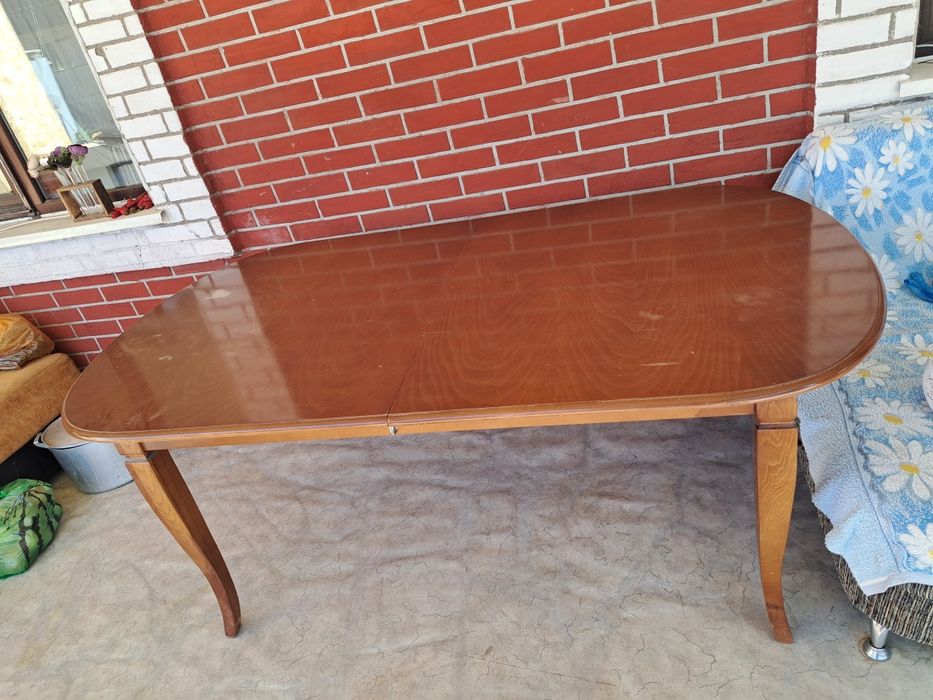 Продам стол качественный