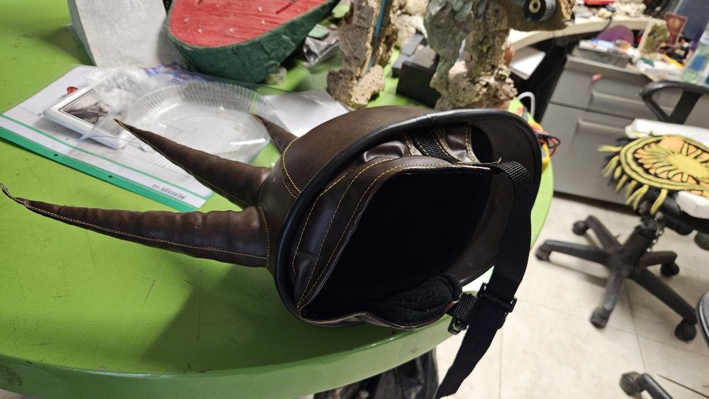 Шапка кожена атрактивна