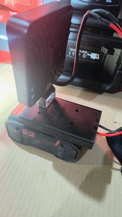 Адаптери и стойки за батерии Hilti