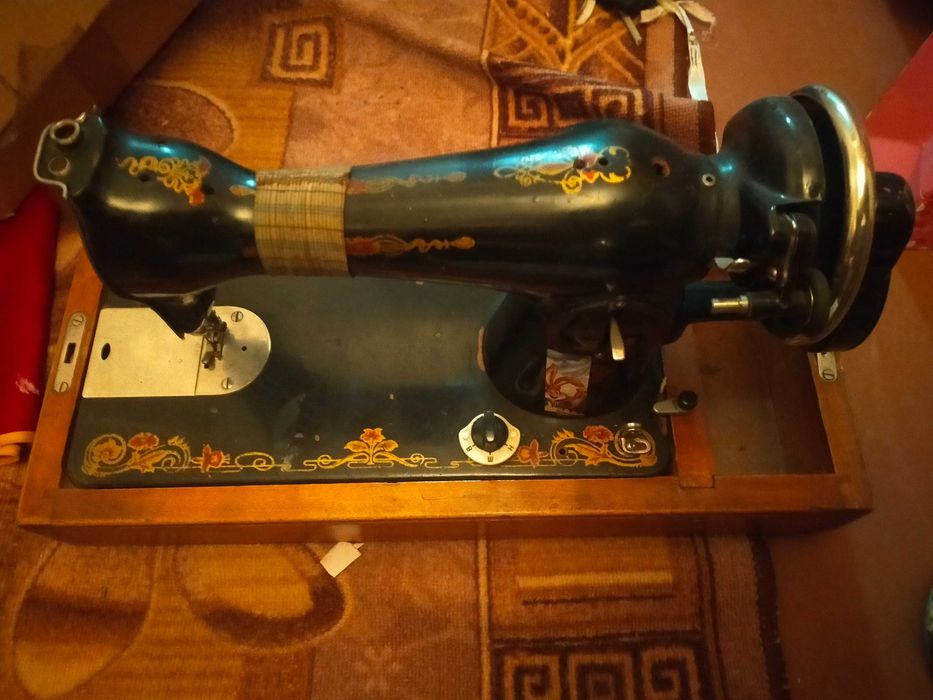 Продам советскую швейную машину