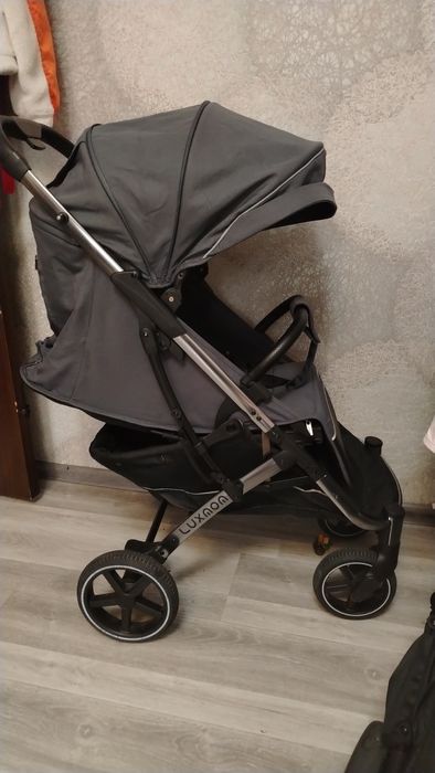 Продам детскую коляску чемодан Luxmom