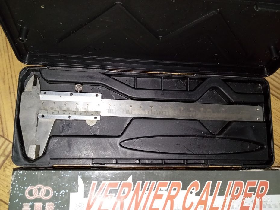 Штангенциркуль . Новый.