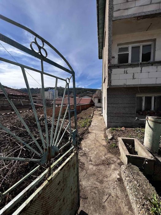 Продава се Къща в Дупница - 102 кв.м за 445 €/кв.м - Снимка #2