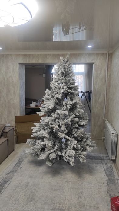 Продам ёлку 210 сантиметров.