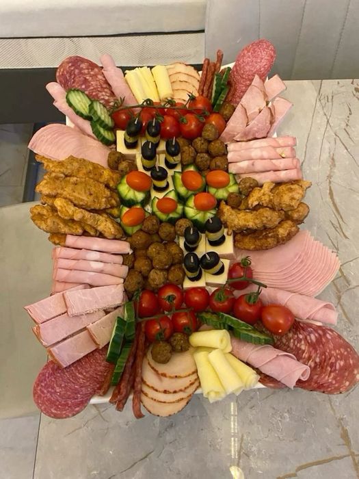 Platouri cu aperitive reci - ideale pentru petreceri și evenimente