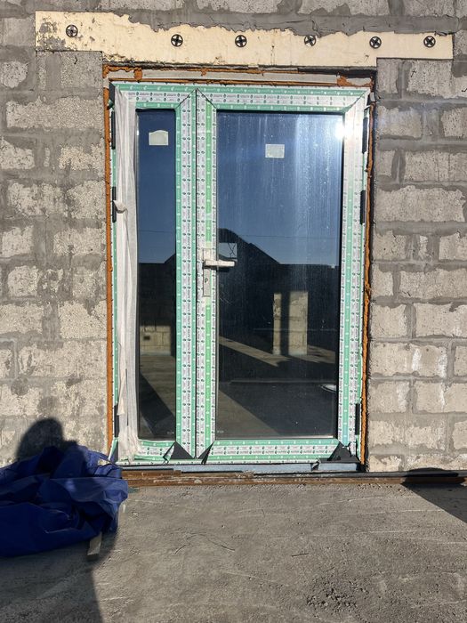 Алюминевая дверь