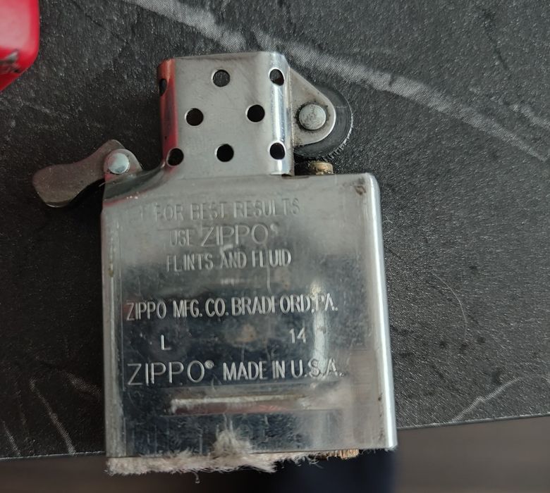 Bricheta Zippo .