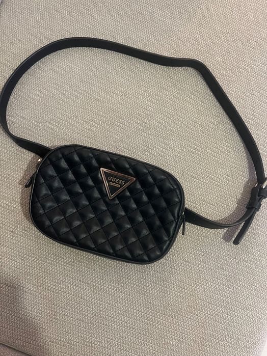 Borseta Guess din piele