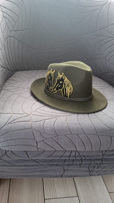 Vând palarie noua adusa din Germania  marime universala