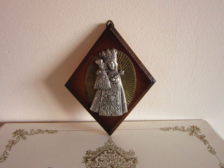 cadou deosebit rar Madonna Maria Franta 1970 handmade