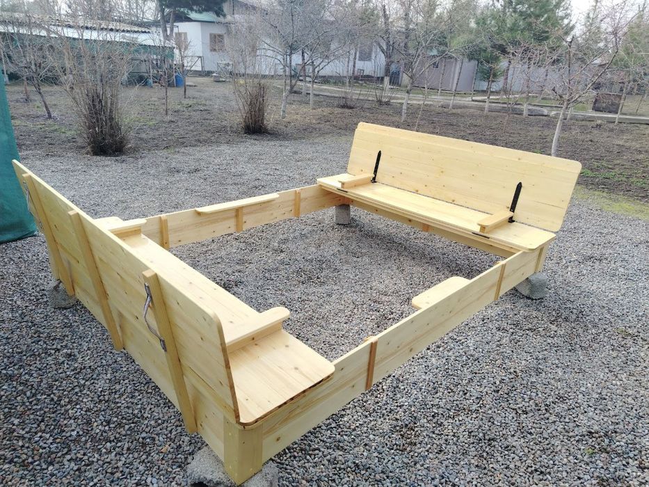 Песочница трансформер из натурального дерева.