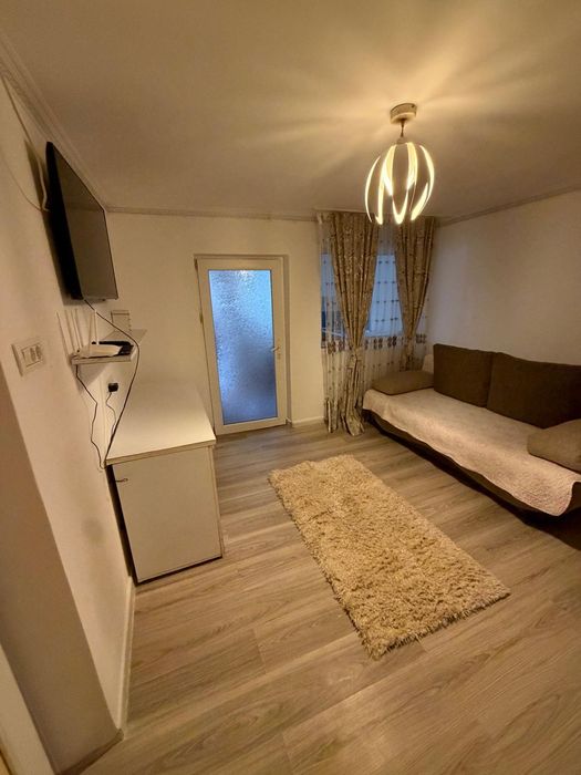 Camera de închiriat