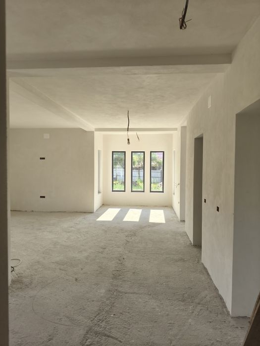 Casa noua de vanzare