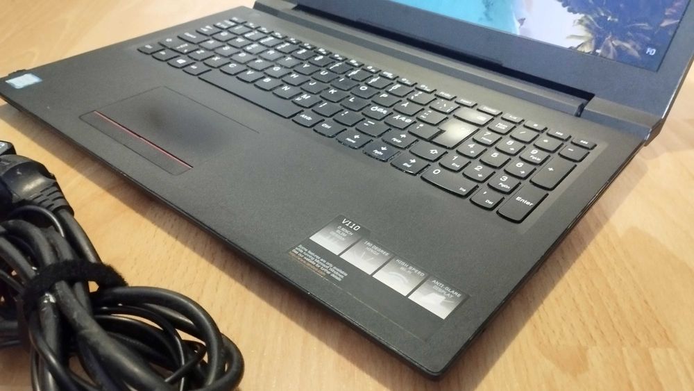 Lenovo V110, Core I3 gen 6, 8GB DDR4, SSD 240GB, HD520, baterie 2 ore