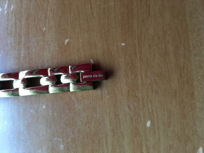 Златист часовник Pierre Cardin