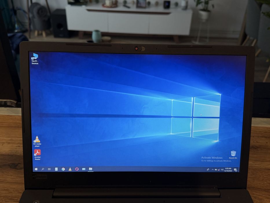 Vand laptop Lenovo I3 generatie 7 cu diagonala 17 in stare f buna