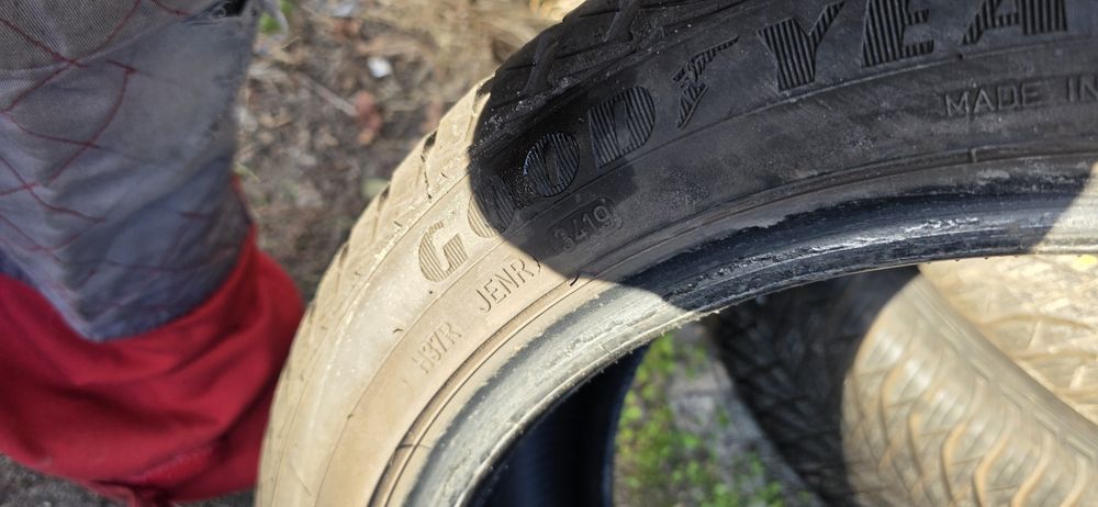 Гуми 2бр 225/45/17 - 1бр  - 99лв