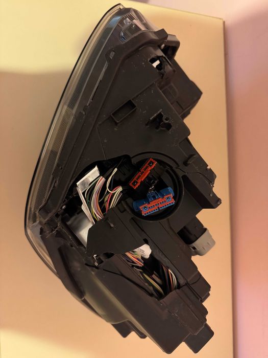 Оригинален десен фар за VW Amarok 2022-2025 IQ.Light (N1XB13E016DE).