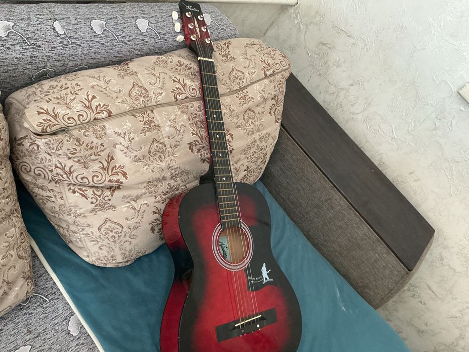 гитара акустическая (38р)