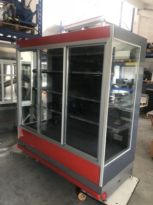 Хладилна витрина