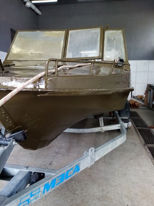 Продам гараж с моторной лодкой.